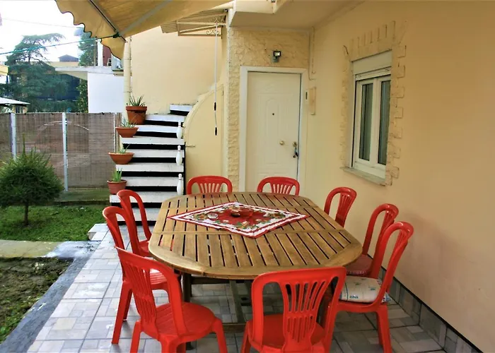 Monokatoikia Ston Lagkada 拉加达斯