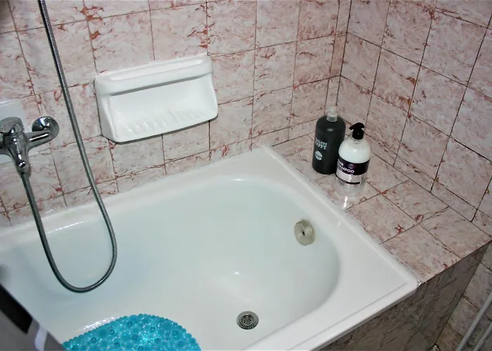 Monokatoikia Ston Lagkada 度假居 拉加达斯